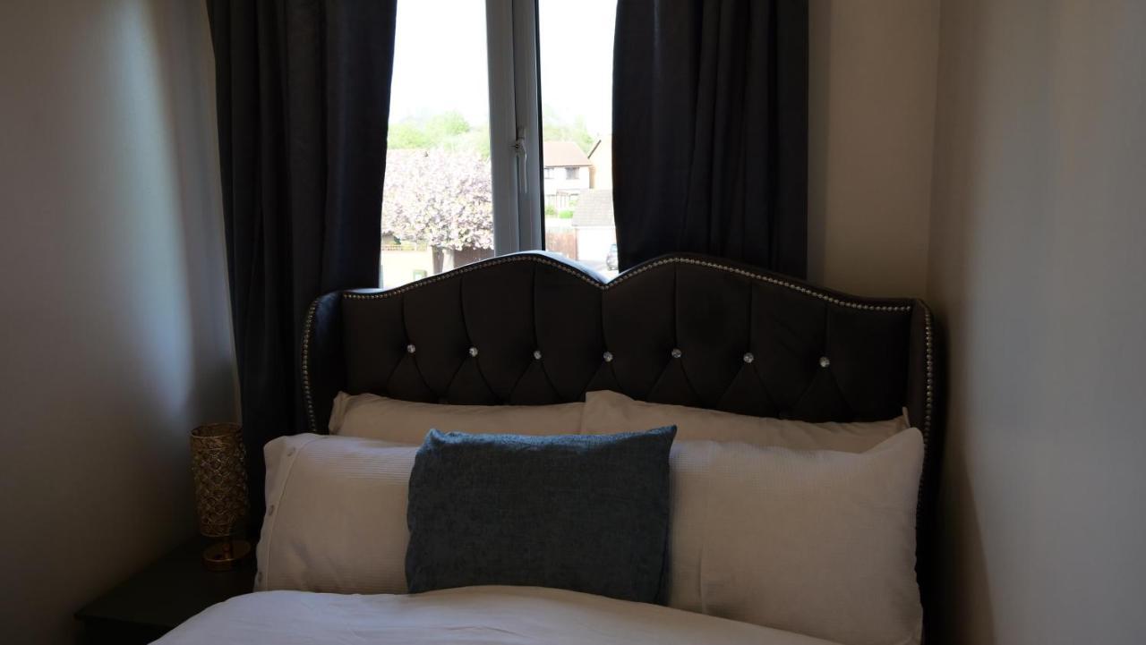 Milton Keynes Luxury Short Stay House With Wifi And Free Parking Wolverton  Экстерьер фото
