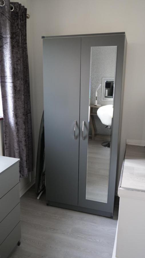 Milton Keynes Luxury Short Stay House With Wifi And Free Parking Wolverton  Экстерьер фото