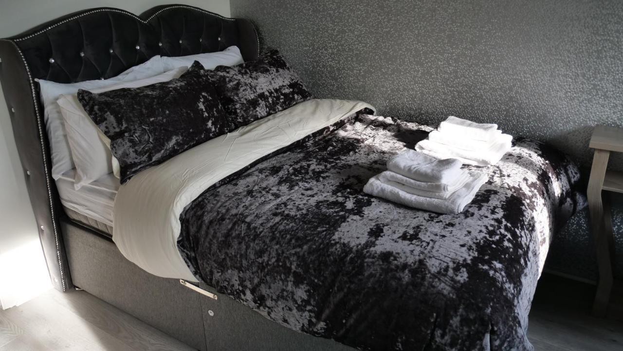 Milton Keynes Luxury Short Stay House With Wifi And Free Parking Wolverton  Экстерьер фото