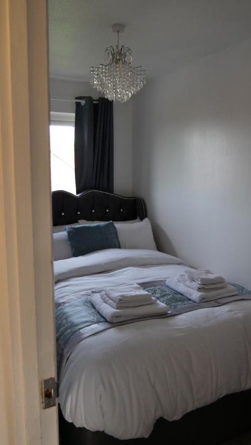 Milton Keynes Luxury Short Stay House With Wifi And Free Parking Wolverton  Экстерьер фото