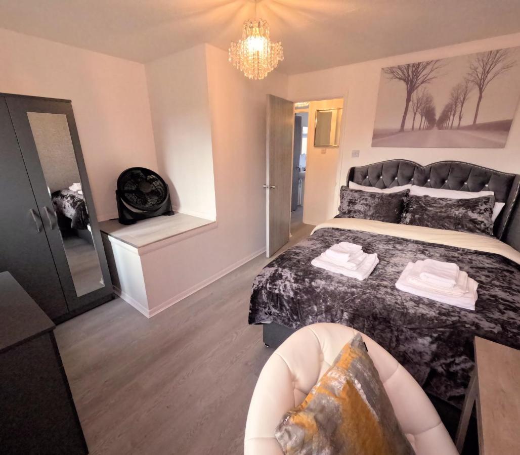 Milton Keynes Luxury Short Stay House With Wifi And Free Parking Wolverton  Экстерьер фото