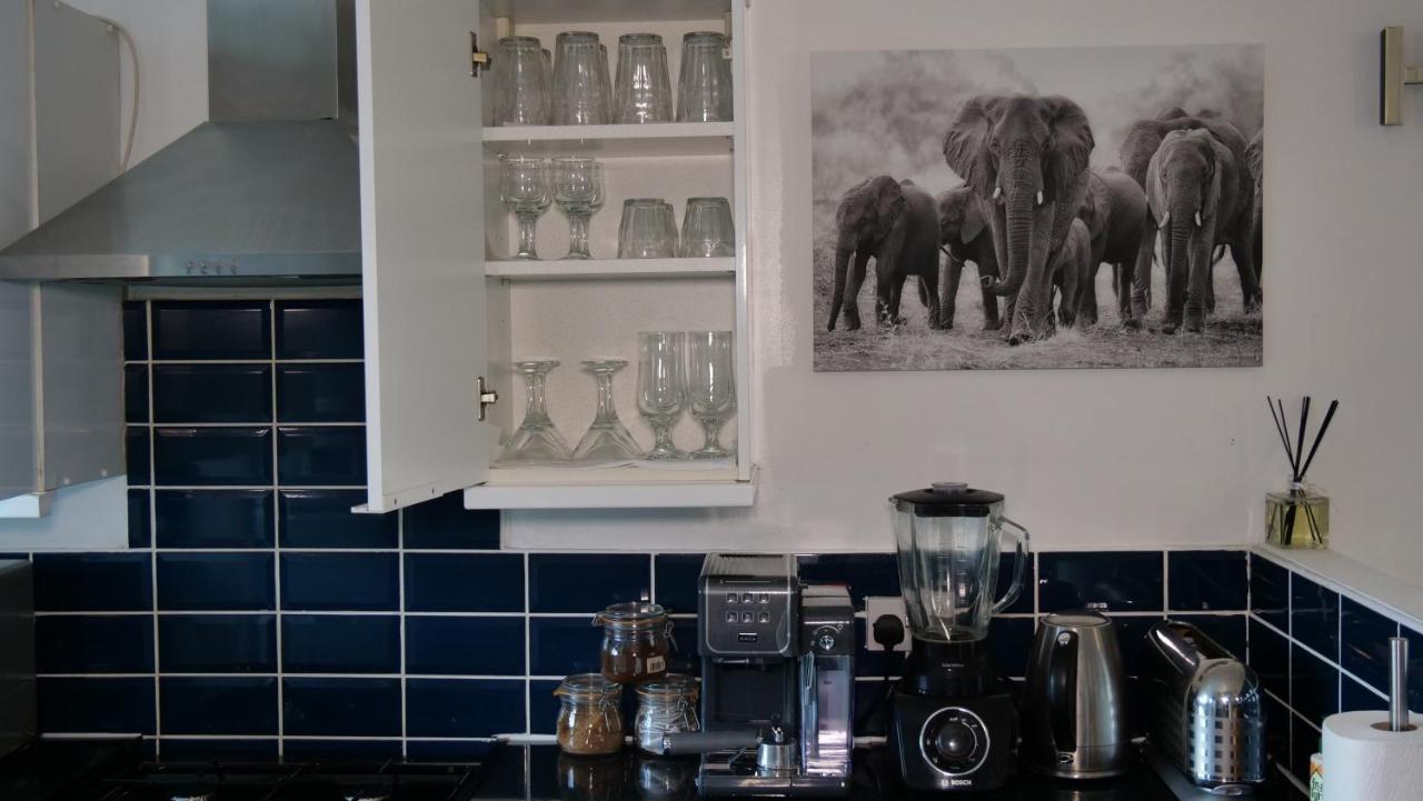 Milton Keynes Luxury Short Stay House With Wifi And Free Parking Wolverton  Экстерьер фото