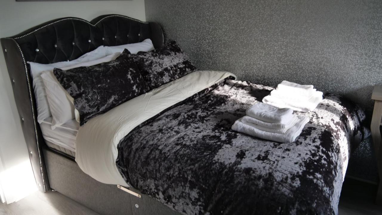 Milton Keynes Luxury Short Stay House With Wifi And Free Parking Wolverton  Экстерьер фото