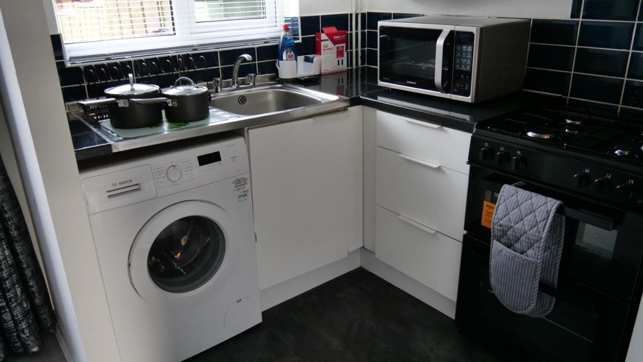 Milton Keynes Luxury Short Stay House With Wifi And Free Parking Wolverton  Экстерьер фото