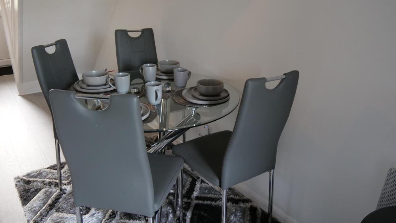Milton Keynes Luxury Short Stay House With Wifi And Free Parking Wolverton  Экстерьер фото