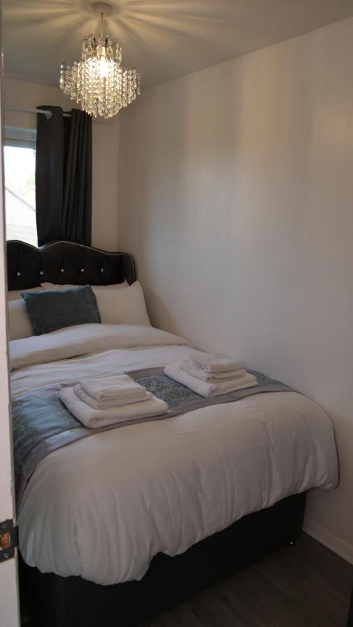 Milton Keynes Luxury Short Stay House With Wifi And Free Parking Wolverton  Экстерьер фото
